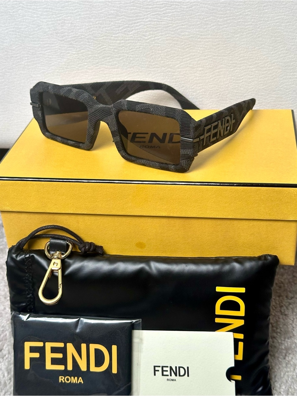 New FENDI FF Monogram Limited Edition Sunglasses FE40074U - Picture 3 of 10